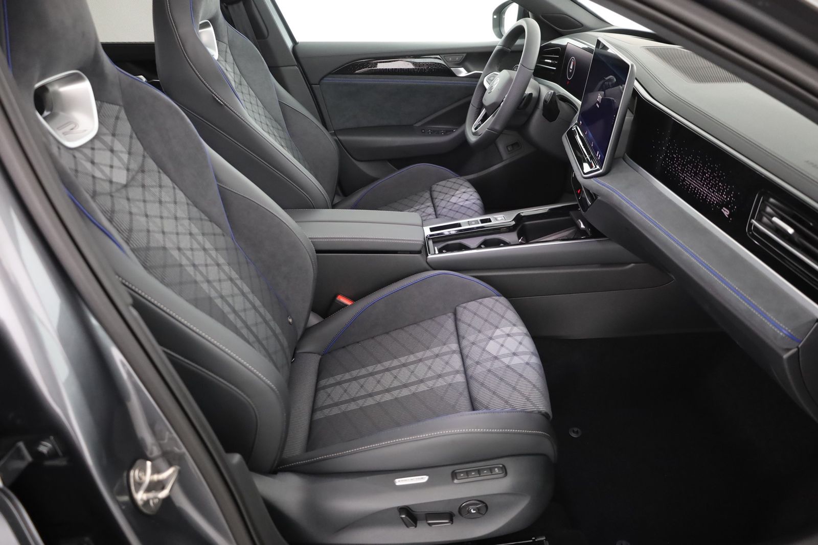 Volkswagen Passat Variant R-Line BlackStyle 2.0 TSI 4M DSG