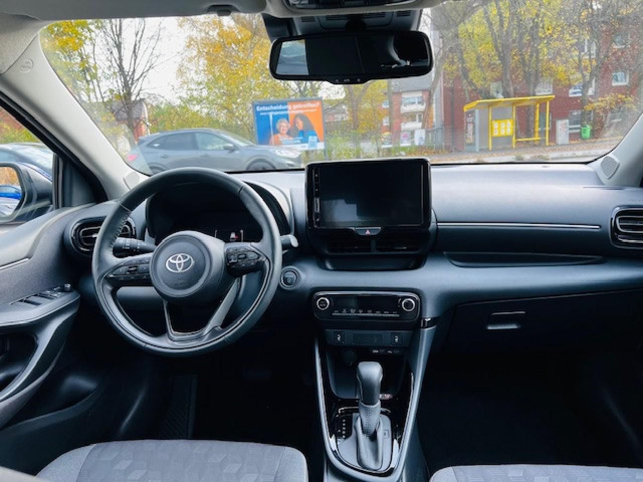 Toyota Yaris Hybrid Team D + Safety- & Comfortpaket