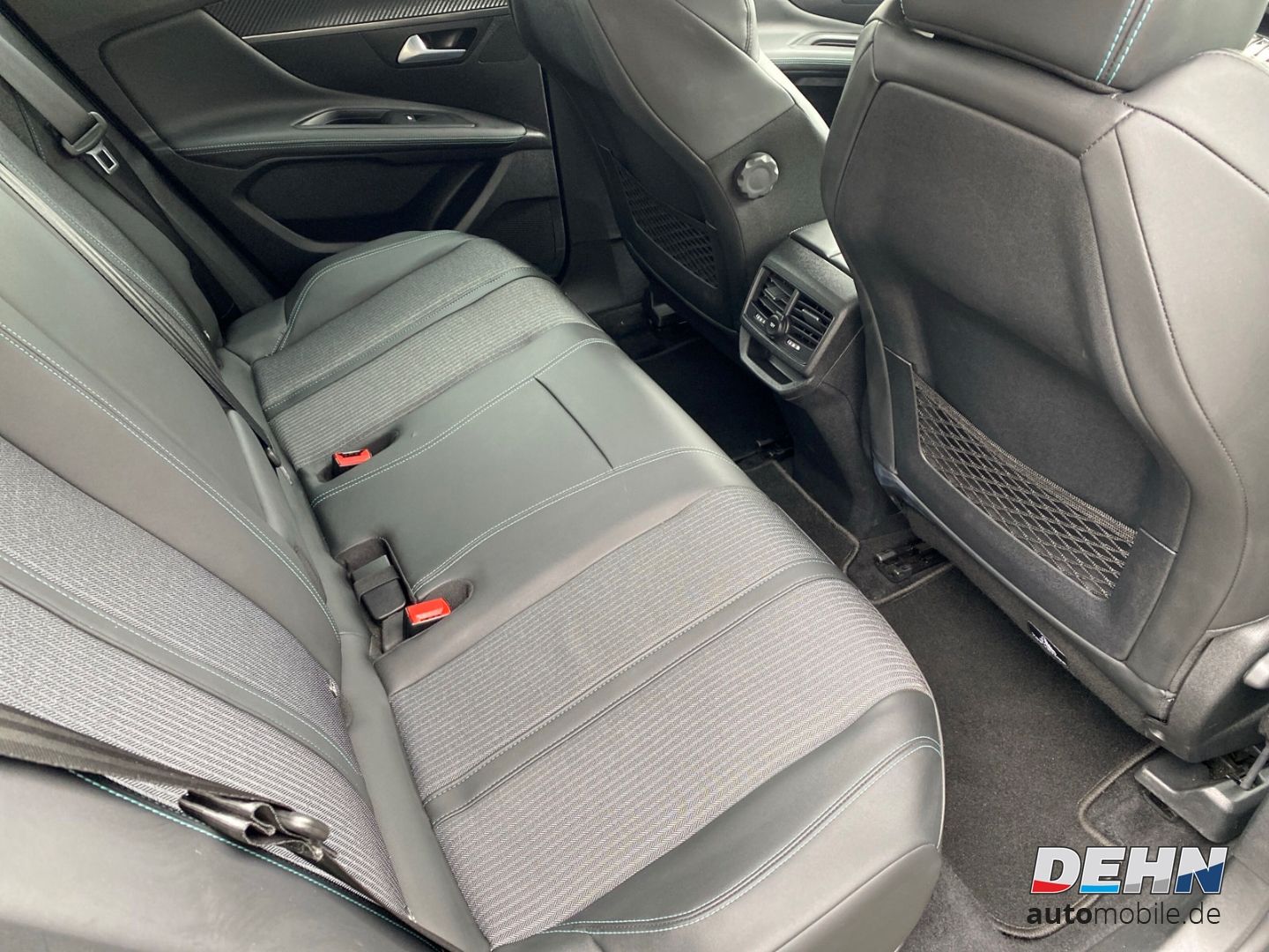 Peugeot 3008 Hybrid 225 PHEV Allure Navi SHZ Kamera PDC