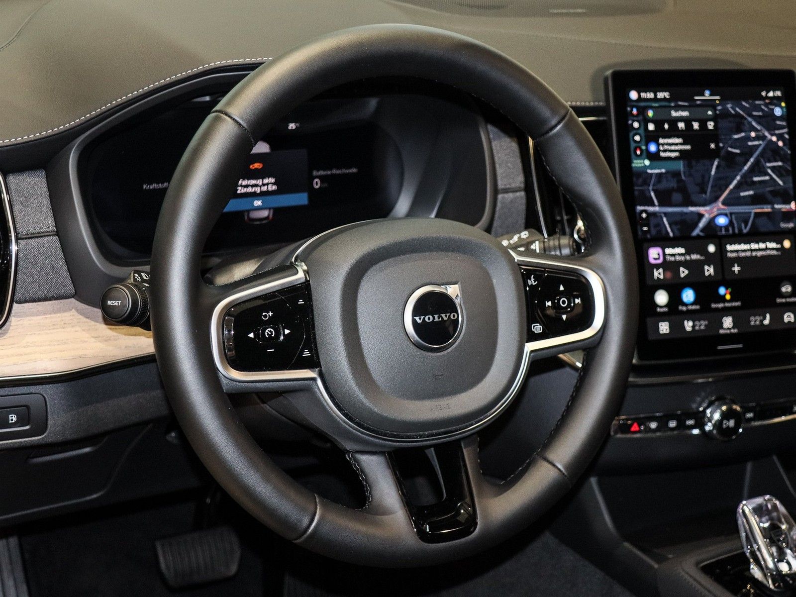 Volvo XC90 T8 AWD Recharge Reskin Plus Dark NP:95.340,