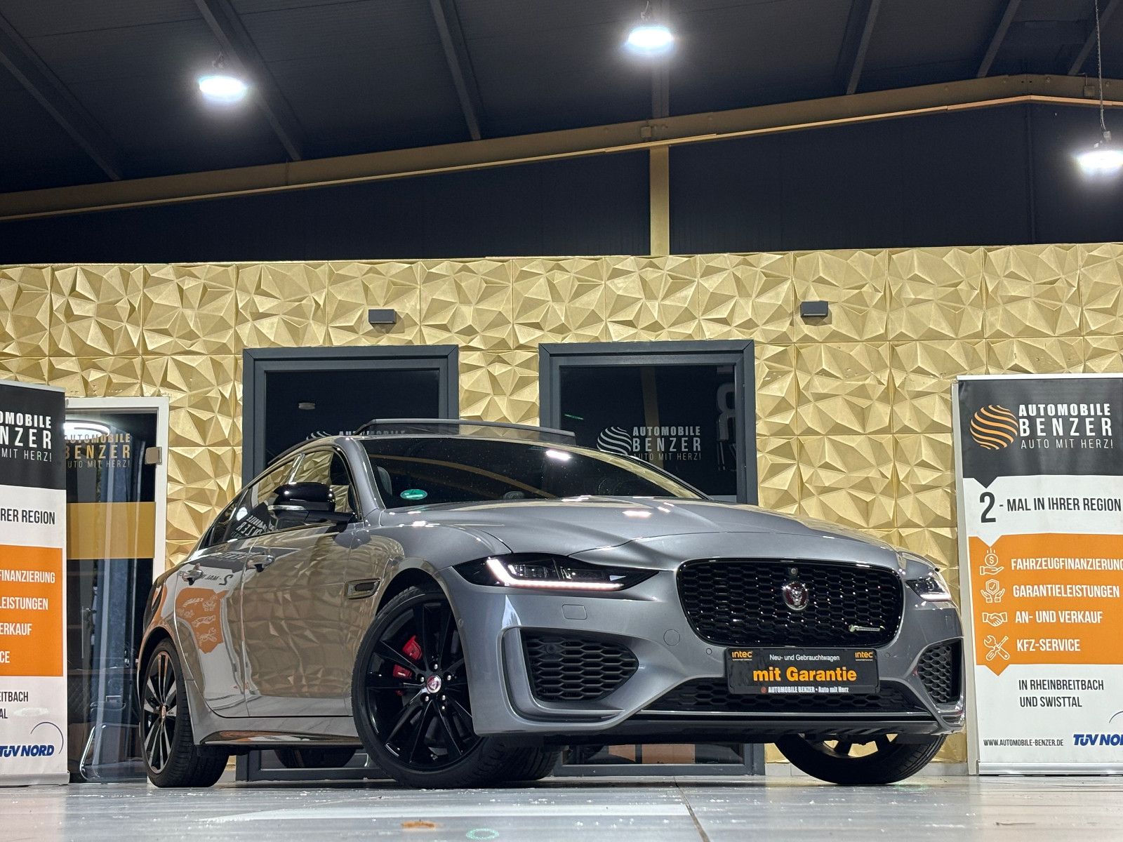 Jaguar XE R-Dynamic Black/360''KAM/PANO/EXCLUSIV/MERIDI
