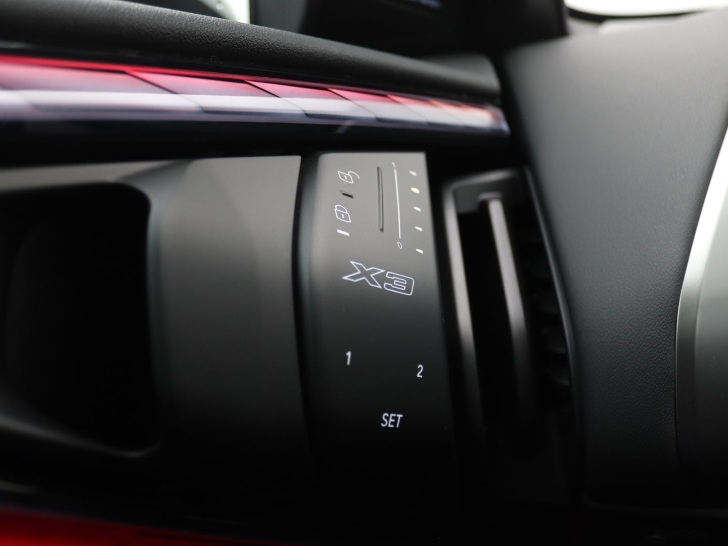 BMW X3 30 e xDrive M Sport HUD AHK-klappbar Panodach