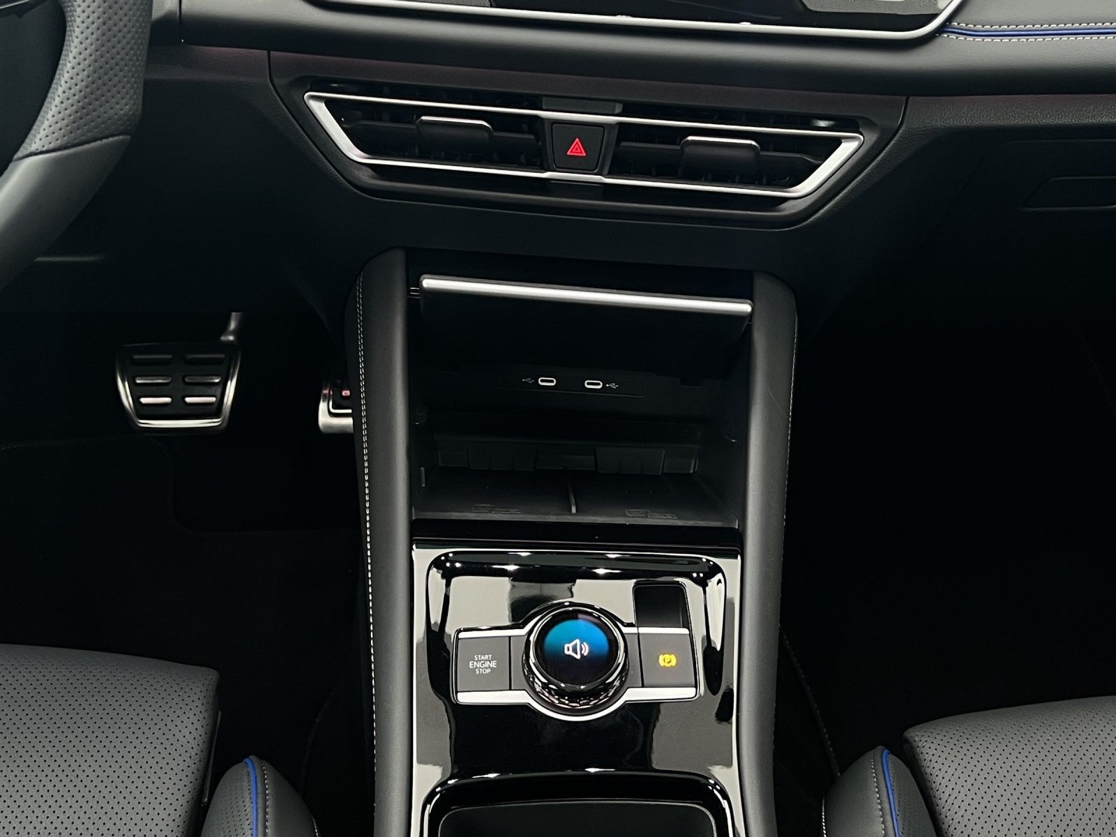 Volkswagen Tiguan R-Line 2.0 TDI DSG 4M AHK*Navi**Pano*Blac