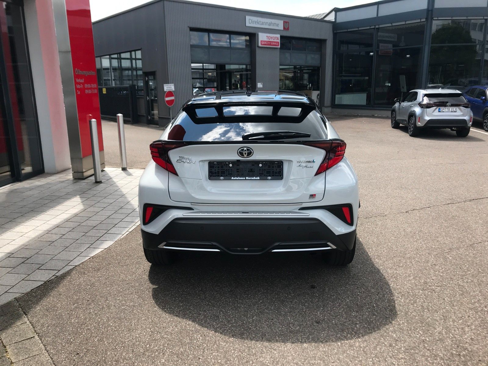Toyota C-HR 2.0L Hybrid GR Sport - Samsaru's Car Outlet