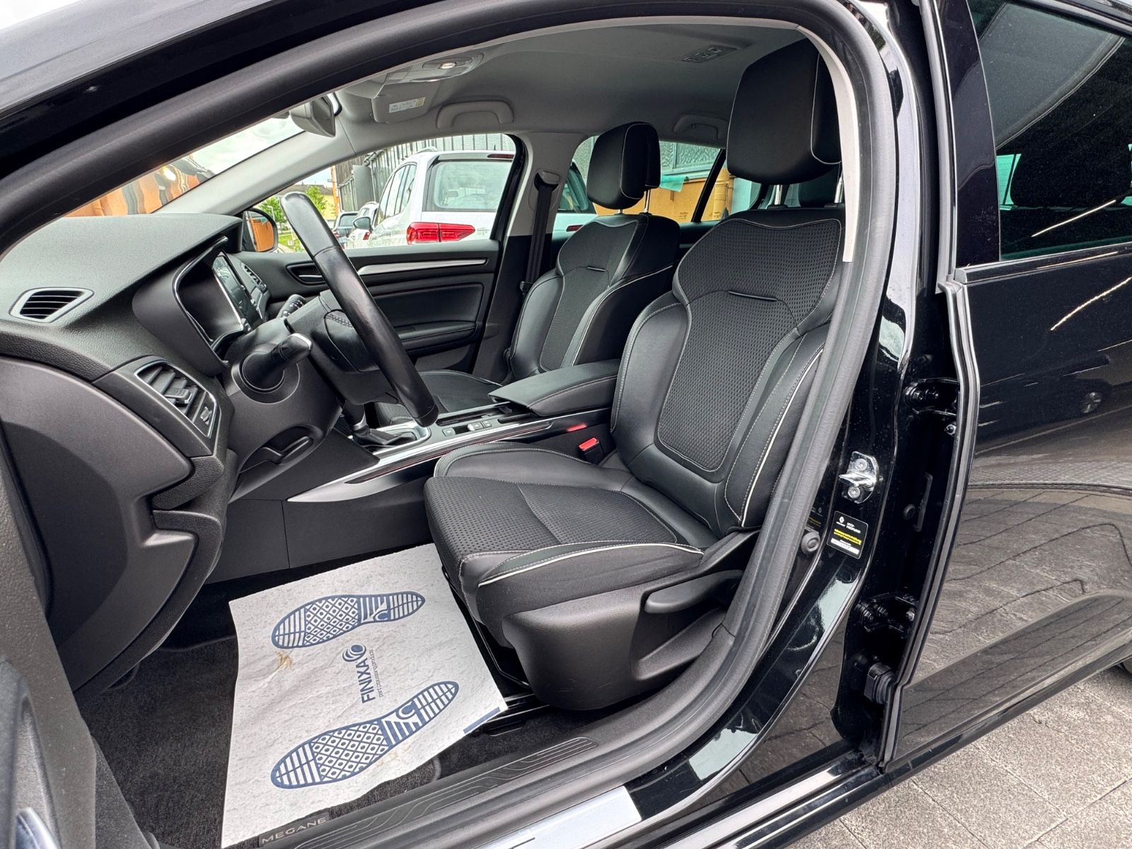Renault Megane IV Grandtour BOSE-Edition - Samsaru's Car Outlet