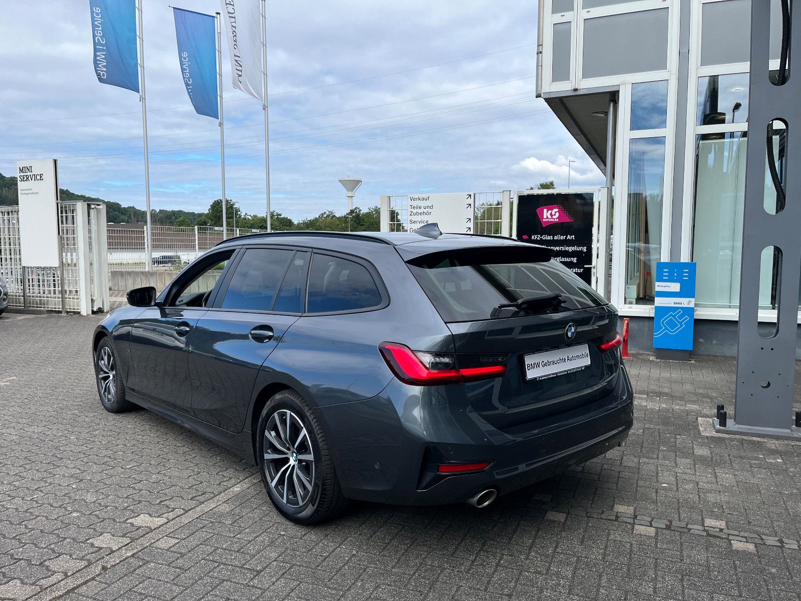 BMW 320iA G21 Tour - Samsaru's Car Outlet