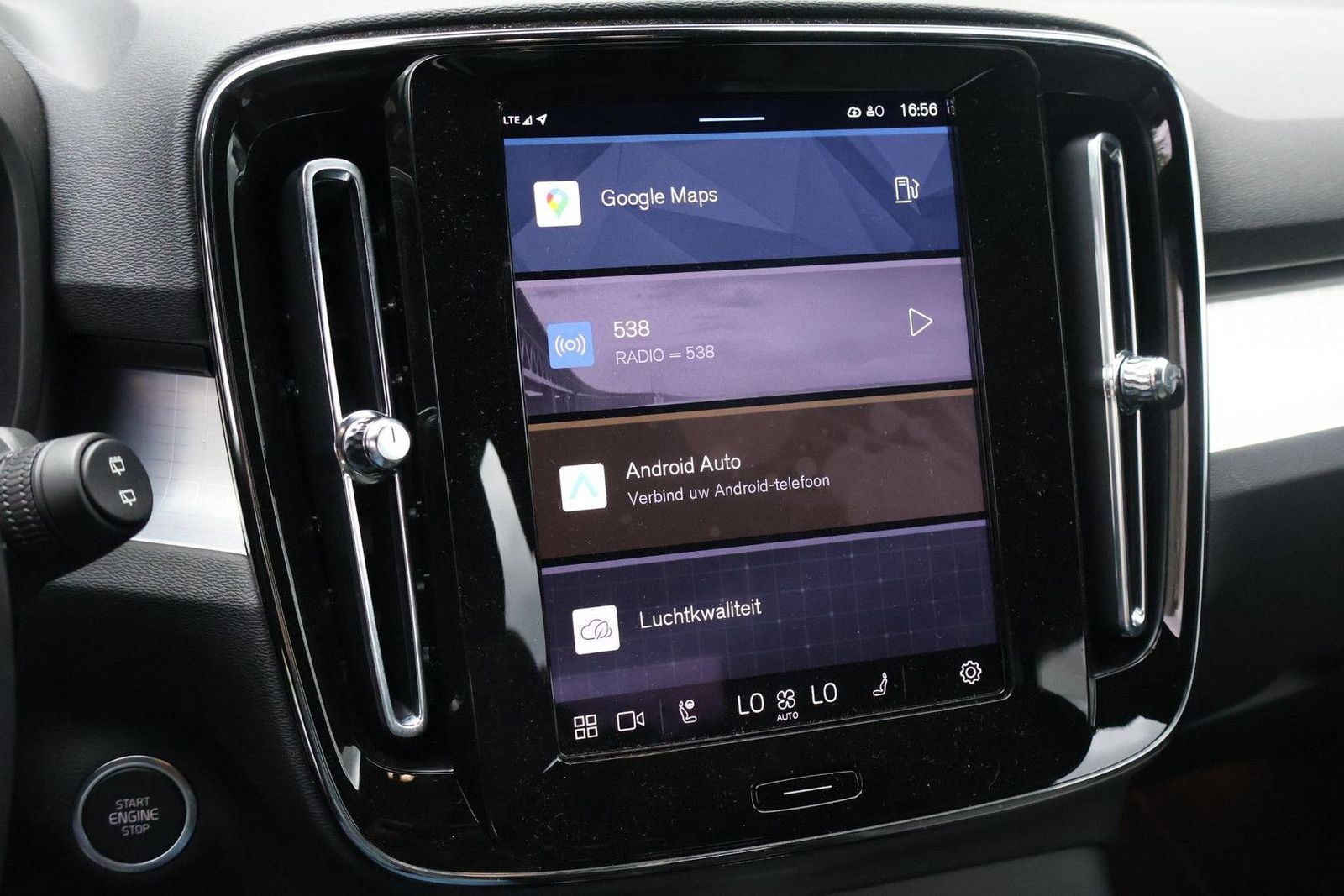 Volvo XC40 2.0 B4 Plus Dark | AHK| ACC |2WD| Beheizbar