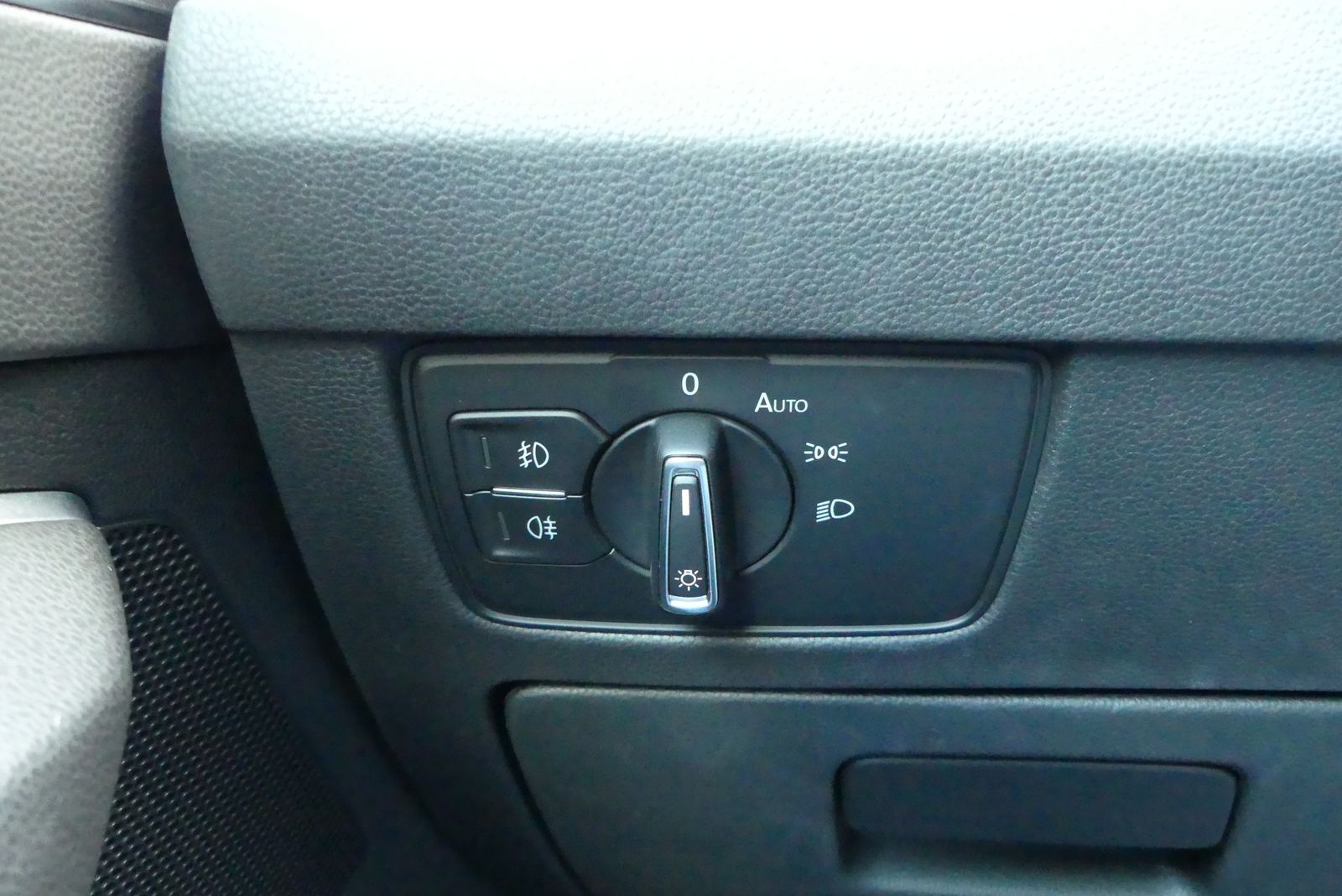 Volkswagen Passat Lim. Elegance - Samsaru's Car Outlet