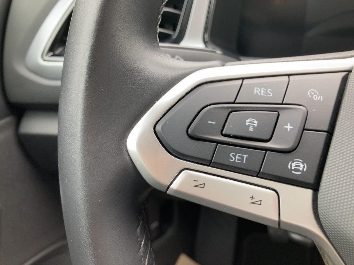 Volkswagen T-ROC 1.0 TSI LIFE - Samsaru's Car Outlet
