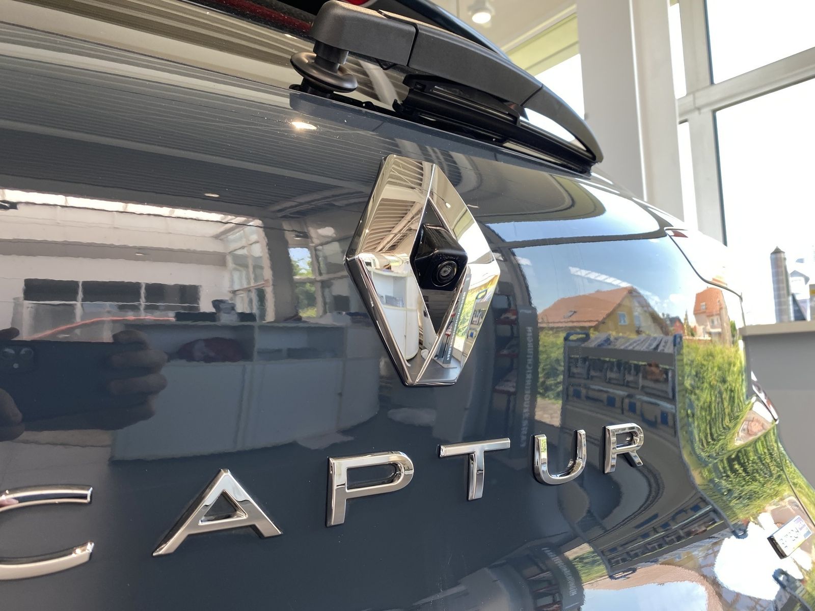 Renault Captur BUSINESS EDITION E-TECH Plug-in - Samsaru's Car Outlet