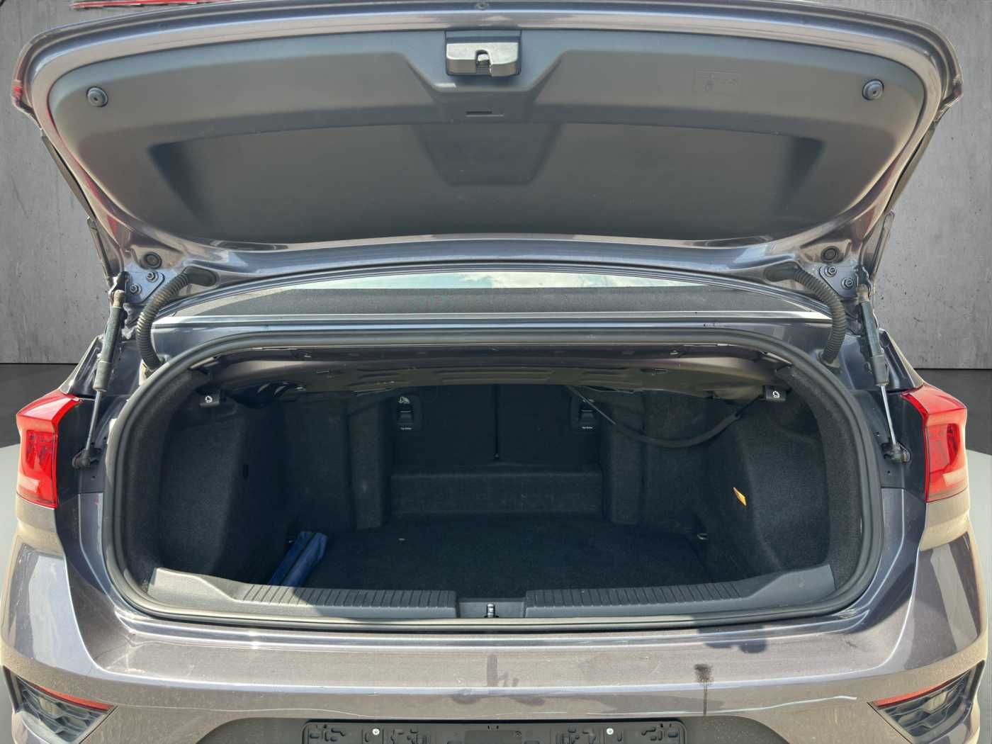Volkswagen T-Roc 1.5 Style - Samsaru's Car Outlet