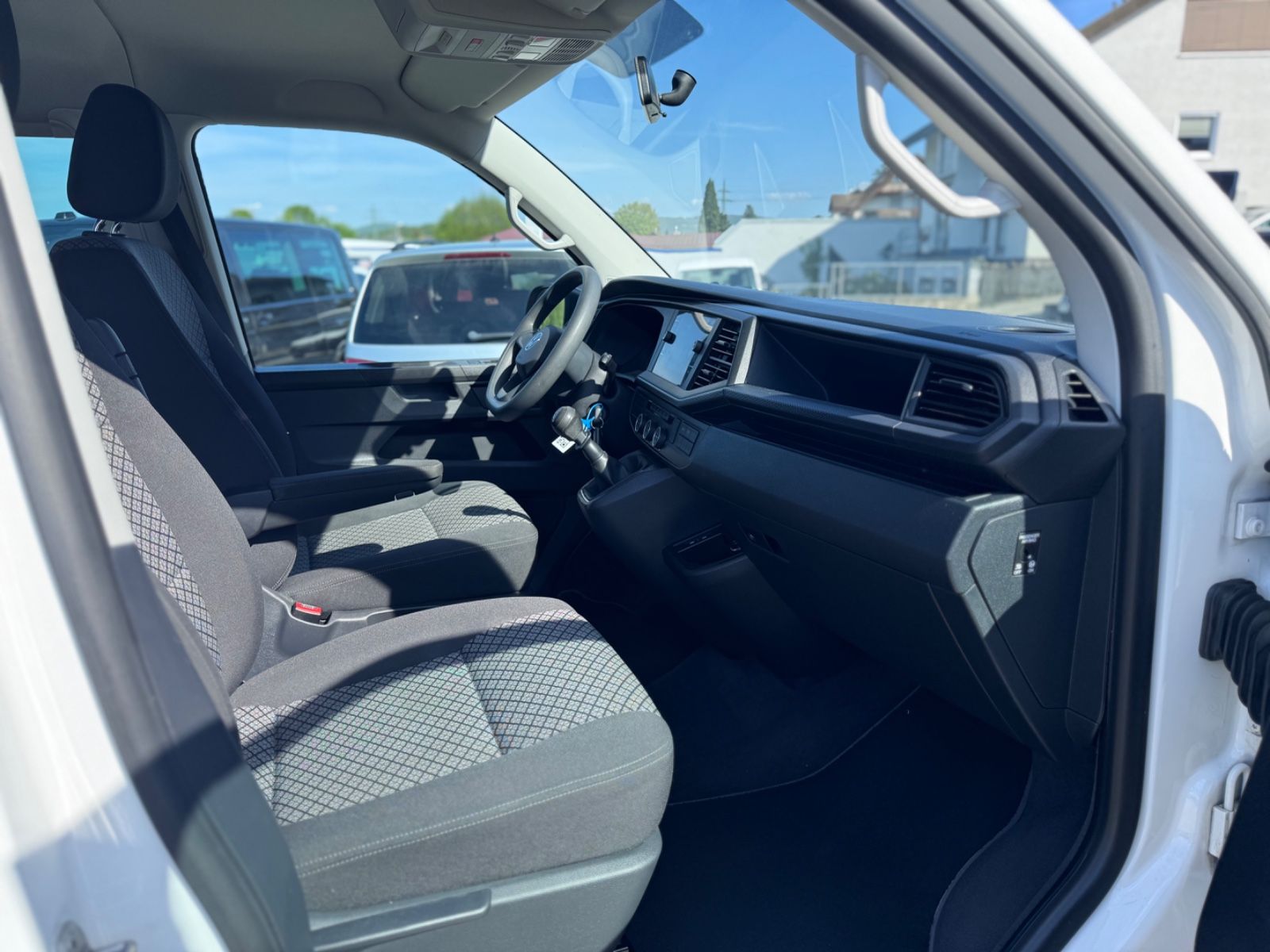 Volkswagen T6.1 Multivan - Samsaru's Car Outlet