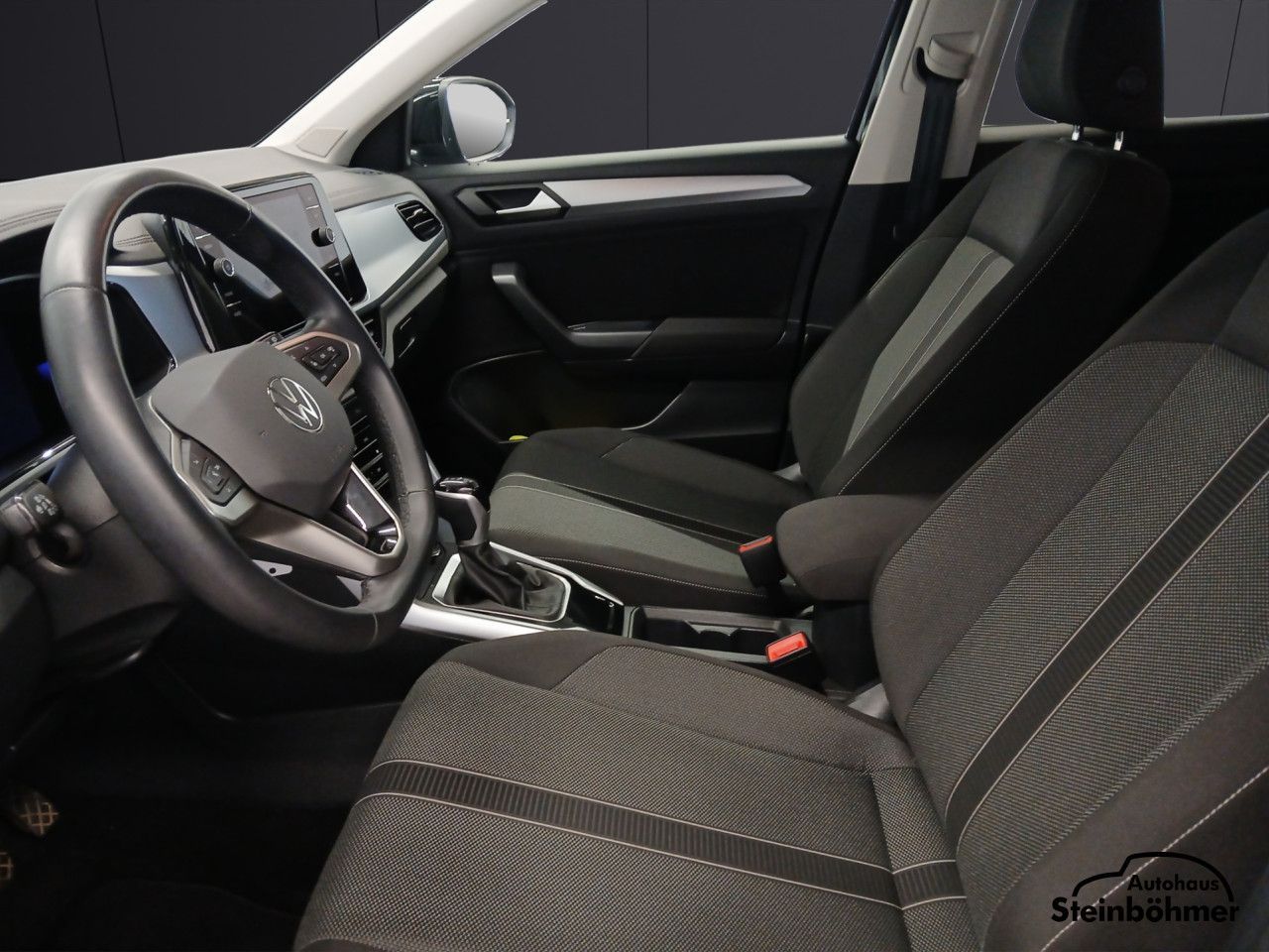 Volkswagen T-ROC Life 1.5TSI DSG - Samsaru's Car Outlet