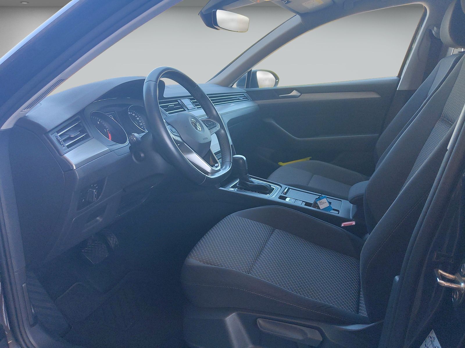 Volkswagen Passat Variant 1.6 TDI - Samsaru's Car Outlet