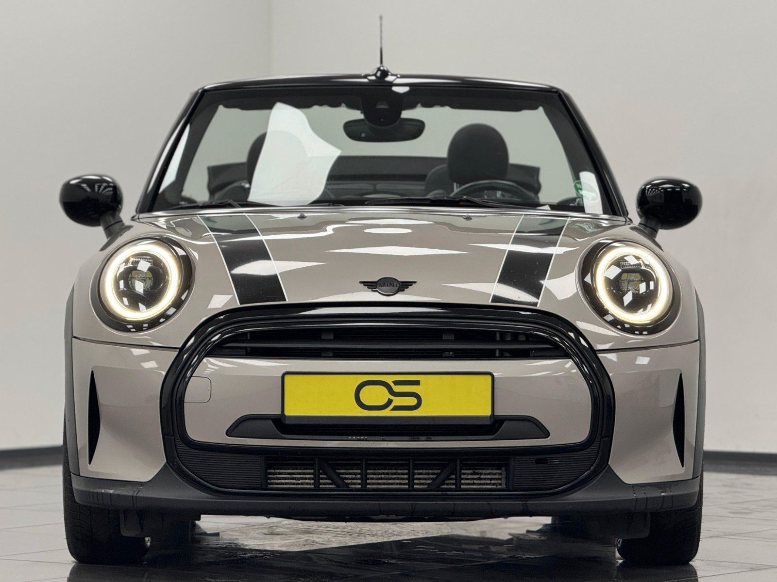 MINI Cabrio Cooper - Samsaru's Car Outlet