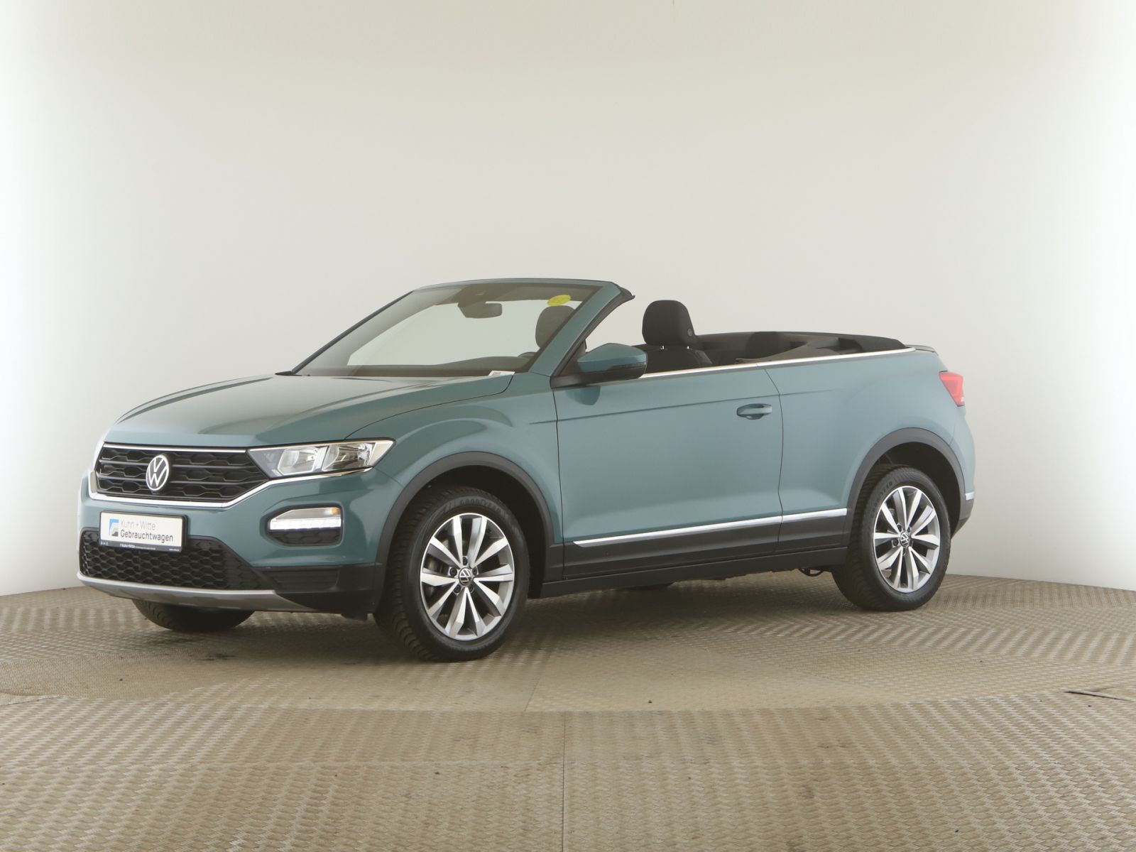 Volkswagen T-Roc 1.0 TSI Style - Samsaru's Car Outlet