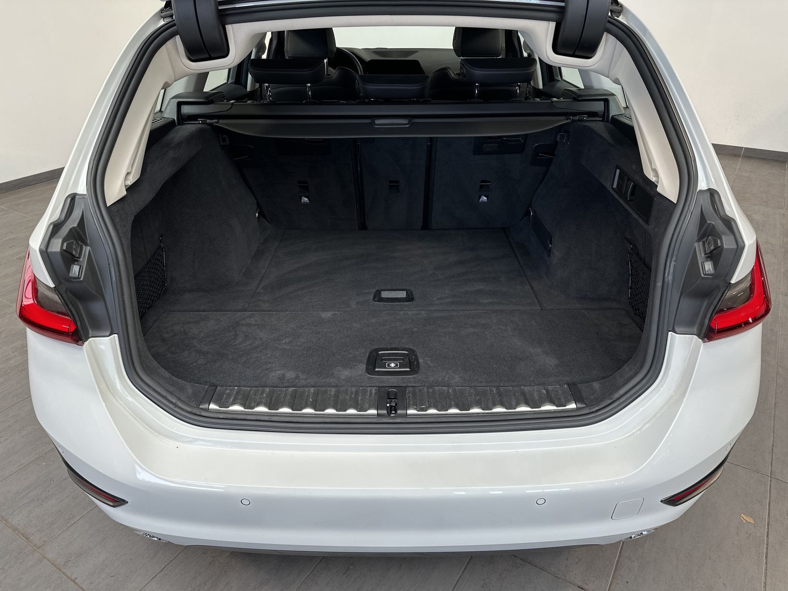 BMW 320d Touring Sport-Line - Samsaru's Car Outlet