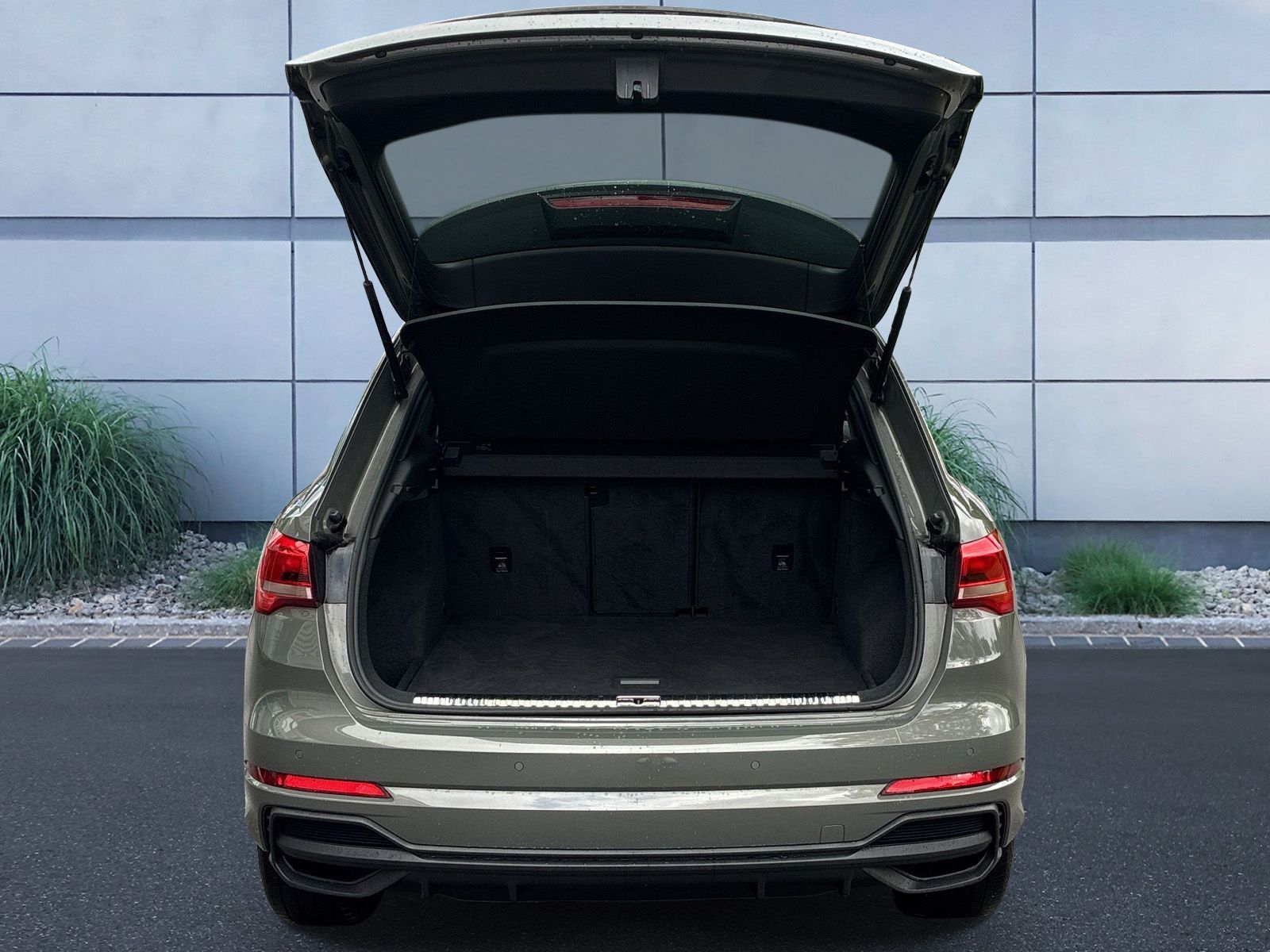 Audi Q3 S line 35 TDI quattro S troni - Samsaru's Car Outlet