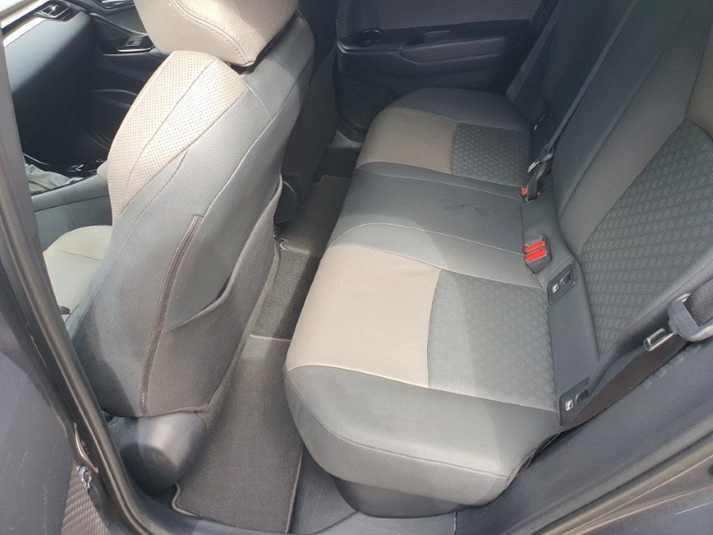 Toyota C-HR 2.0 Hybrid Lounge - Samsaru's Car Outlet