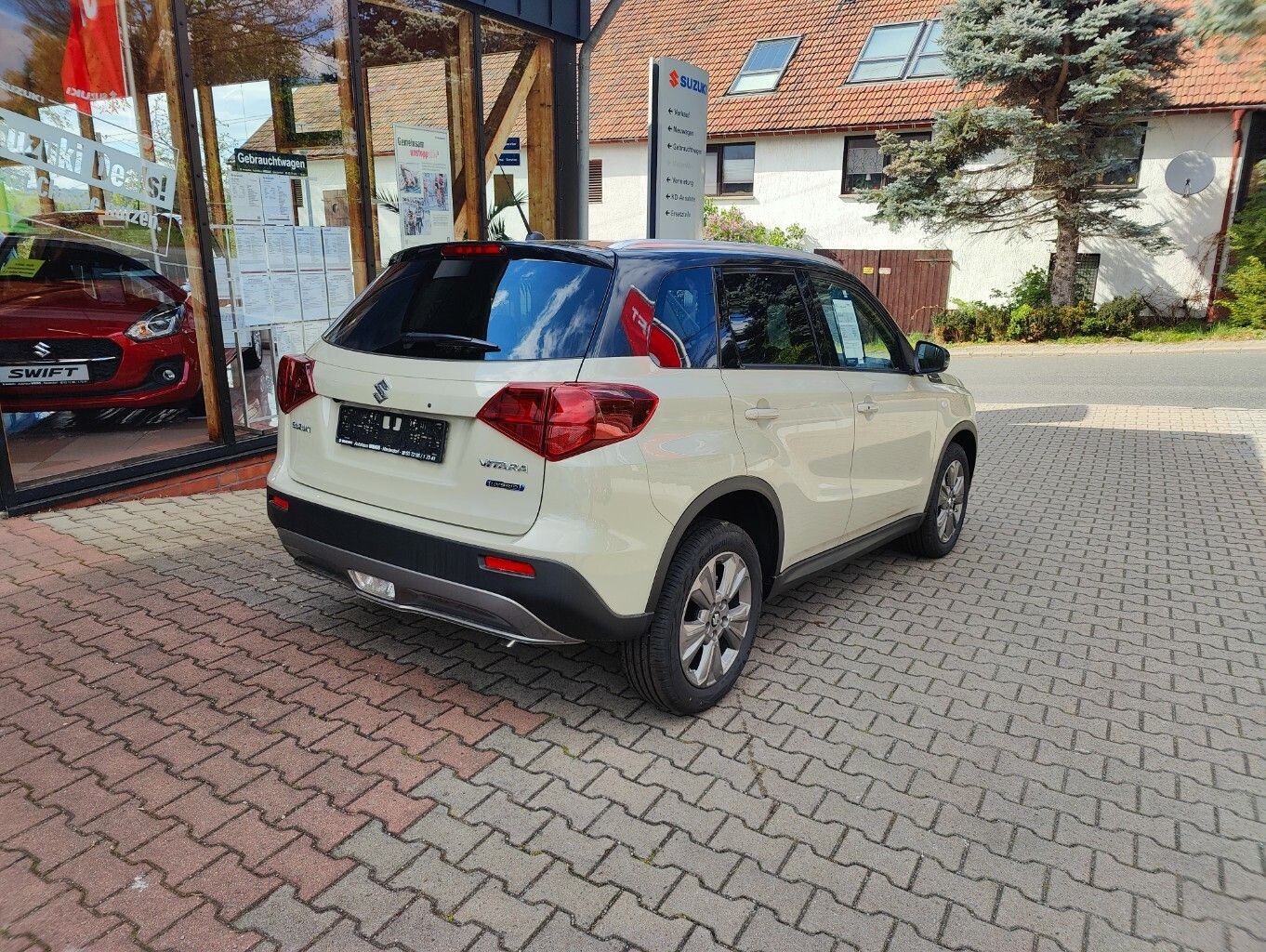 Suzuki Vitara 1.5 Hybrid Comfort 4x4 - Samsaru's Car Outlet