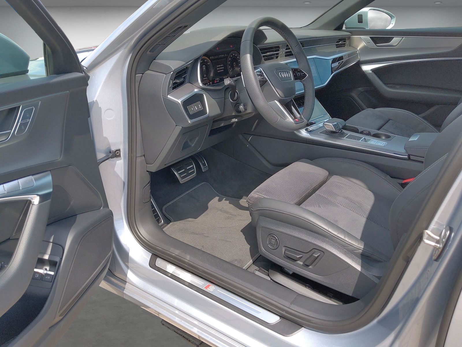 Audi A6 Avant 55 TFSI e S line Black - Samsaru's Car Outlet