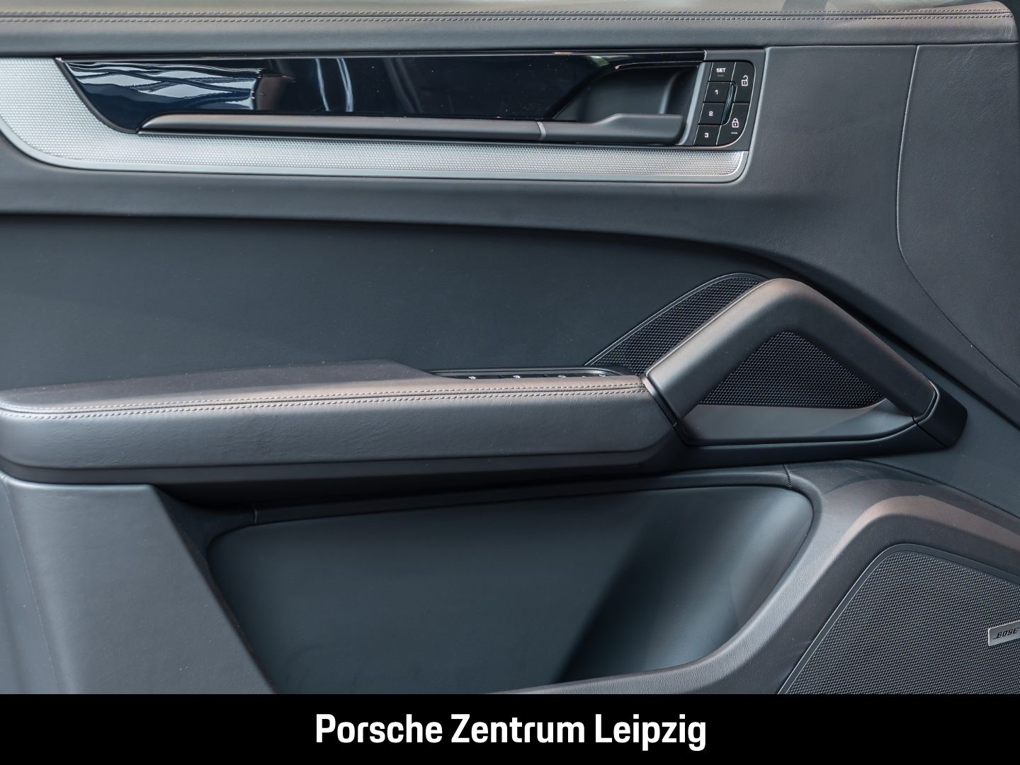 Porsche Cayenne E-Hybrid Coupe Sportabgas HD-Matrix Beif