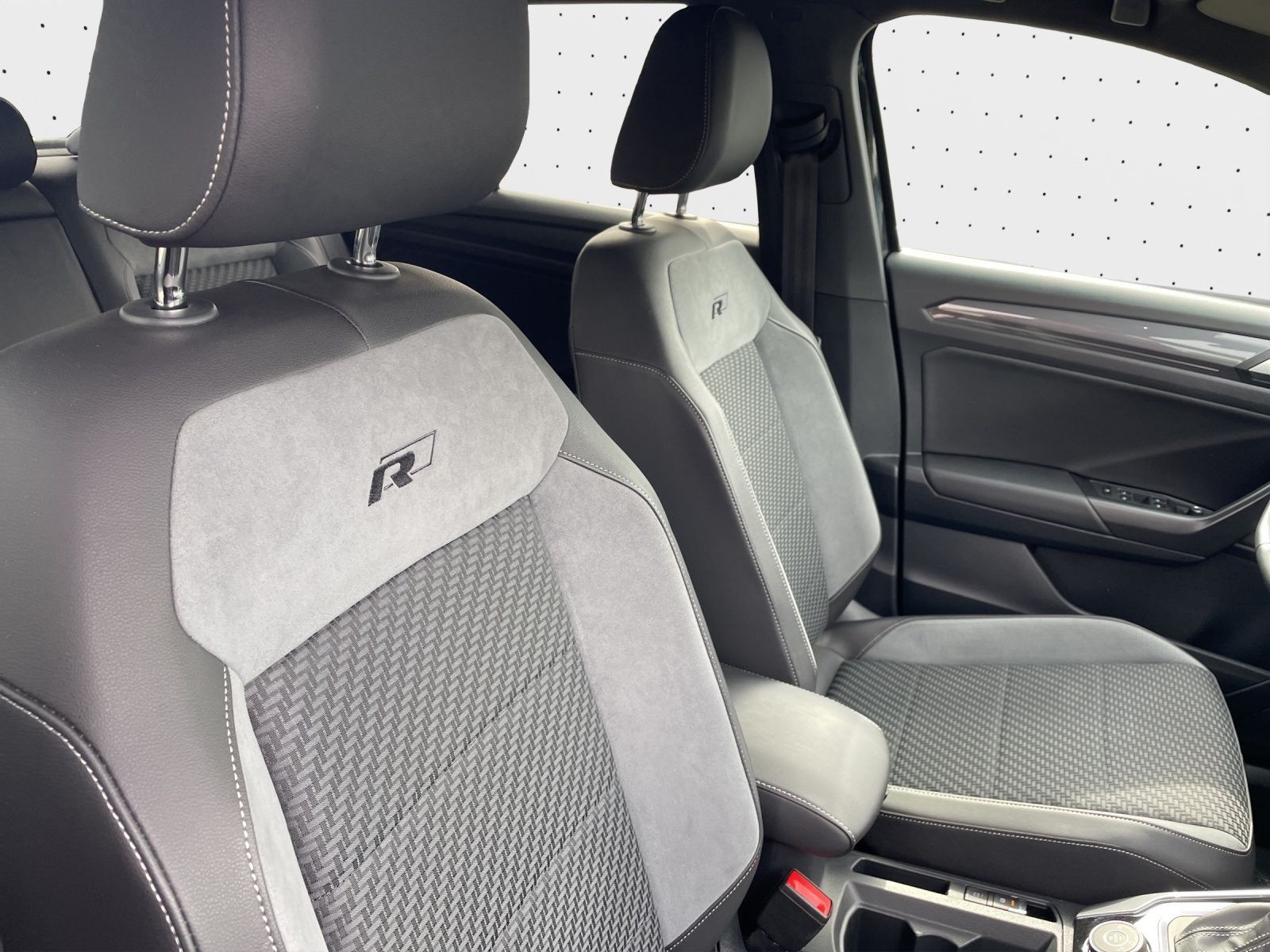 Volkswagen T-Roc 2.0 TSI DSG 4Motion Sport R-line - Samsaru's Car Outlet
