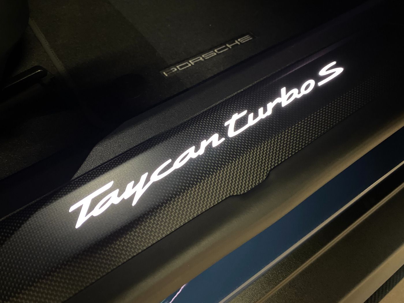 Porsche Taycan Turbo S Cross Turismo | PDCC | InnoDrive