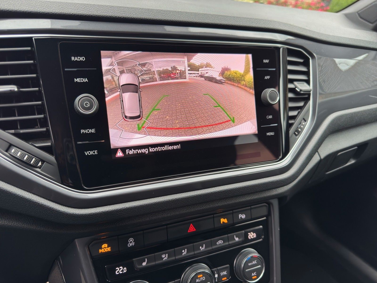 Volkswagen T-Roc R-Line DSG - Samsaru's Car Outlet