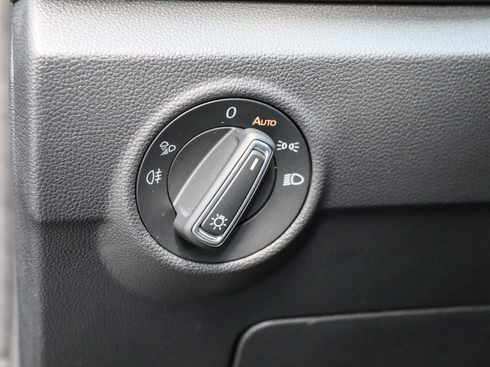 Volkswagen T-Roc R-Line 1.5 TSI - Samsaru's Car Outlet