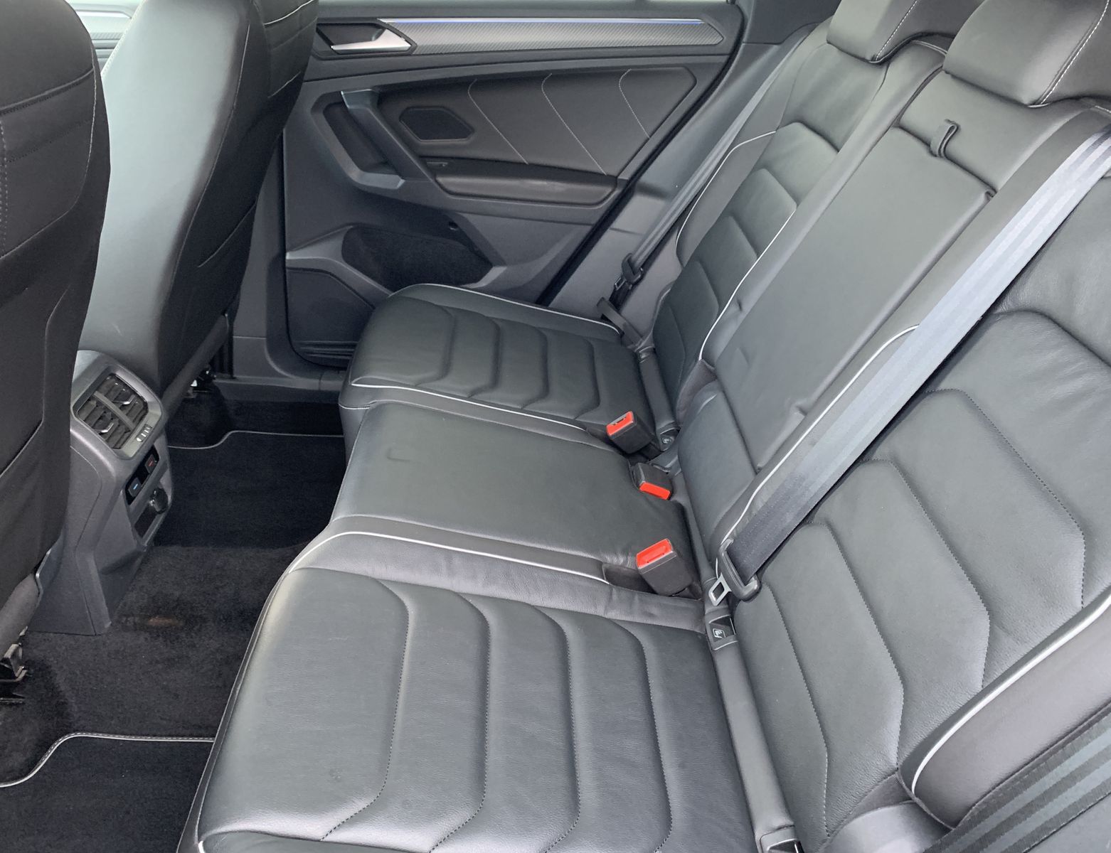 Volkswagen Tiguan 2.0 TDI*R-Line*4Motion*Leder*AHK*Cam*Navi