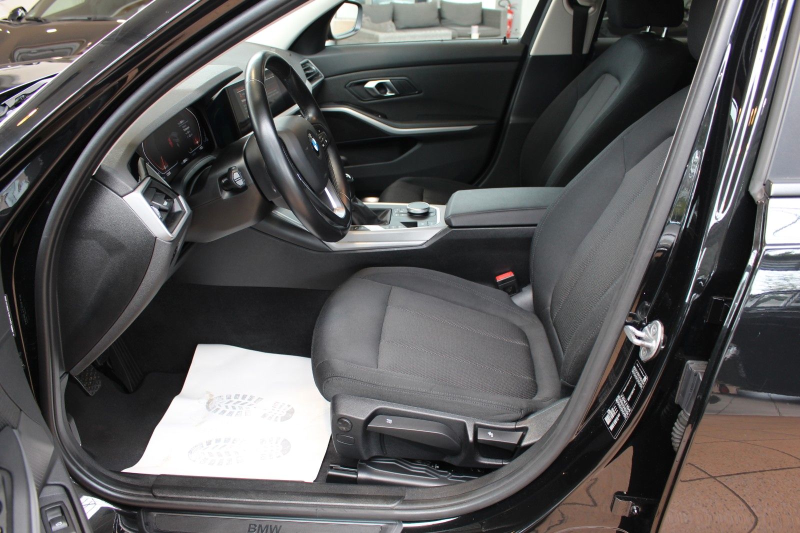 BMW 318d Touring Advantage - Samsaru's Car Outlet