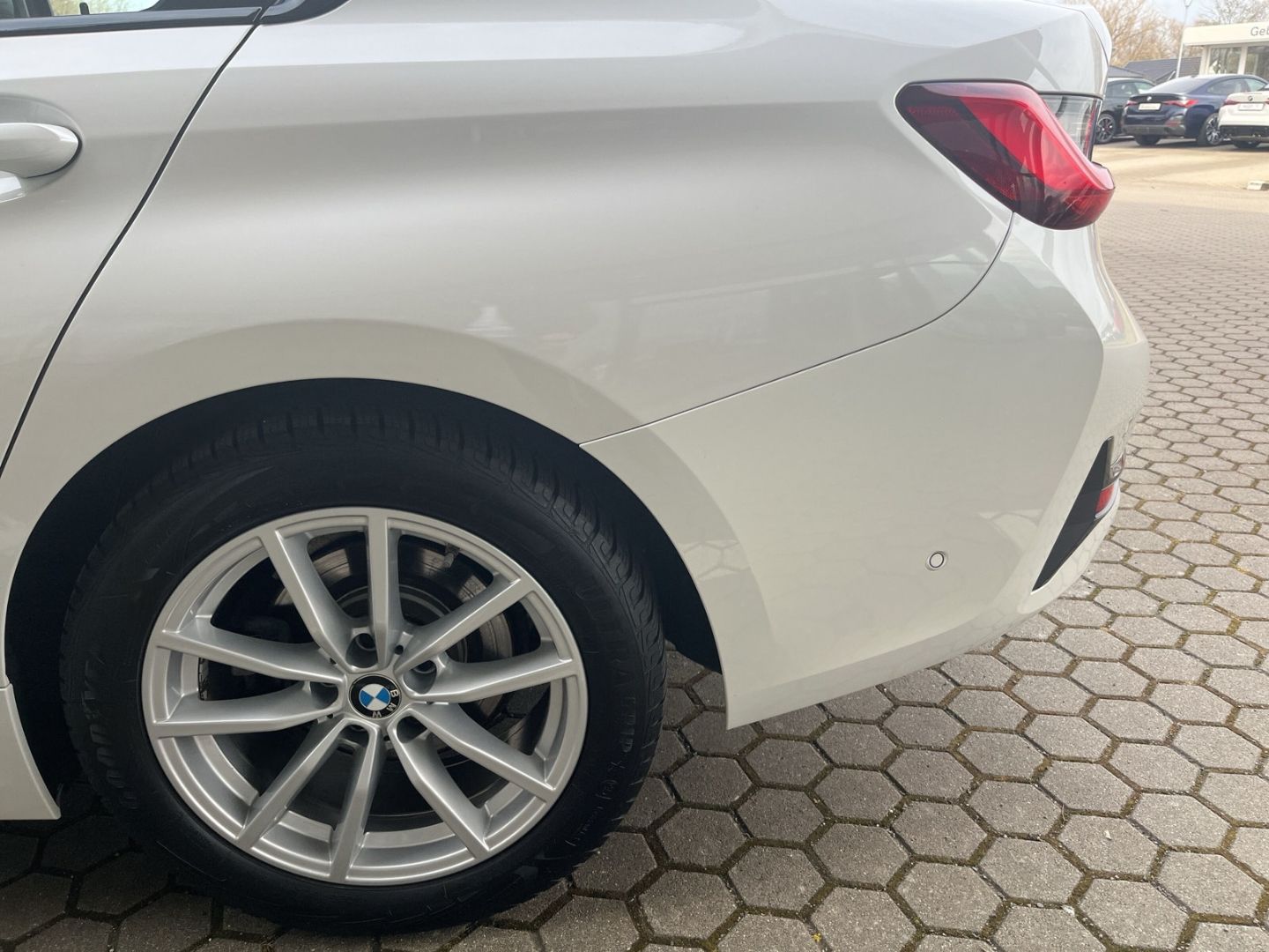 BMW 320 d Sport Line xDrive Limousine/Panodach/Navi