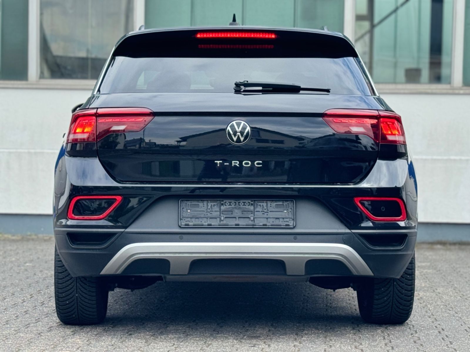 Volkswagen T-Roc Move - Samsaru's Car Outlet