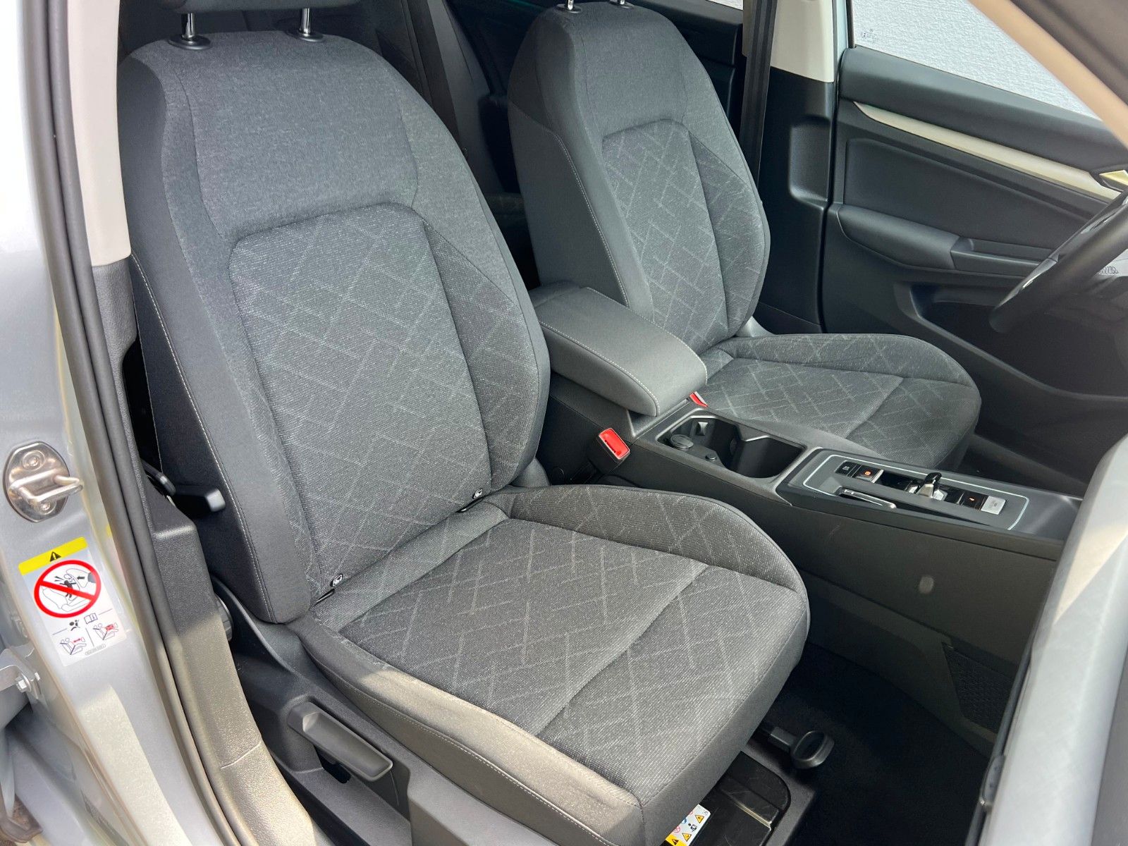 Volkswagen Golf VIII Variant Life eTSI - Samsaru's Car Outlet