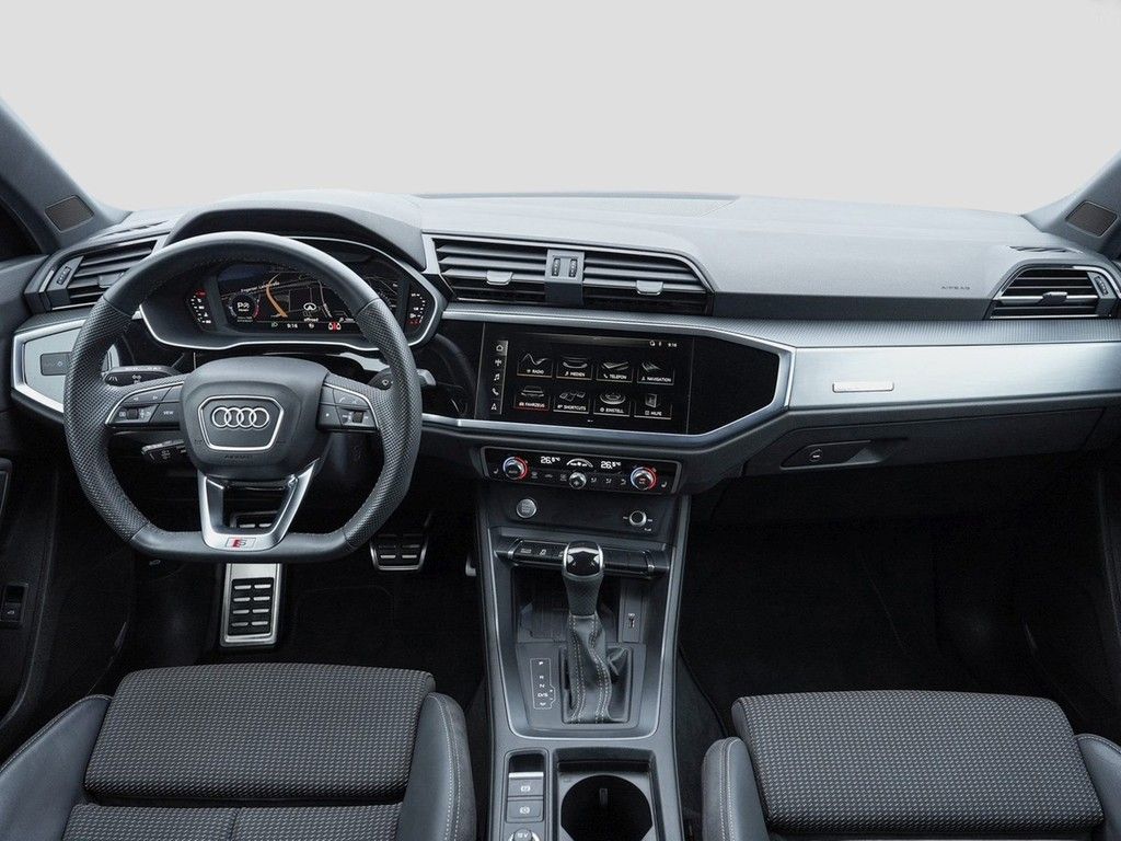 Audi Q3 40 TFSI quattro S tronic S Line /AHK/LED/RFK