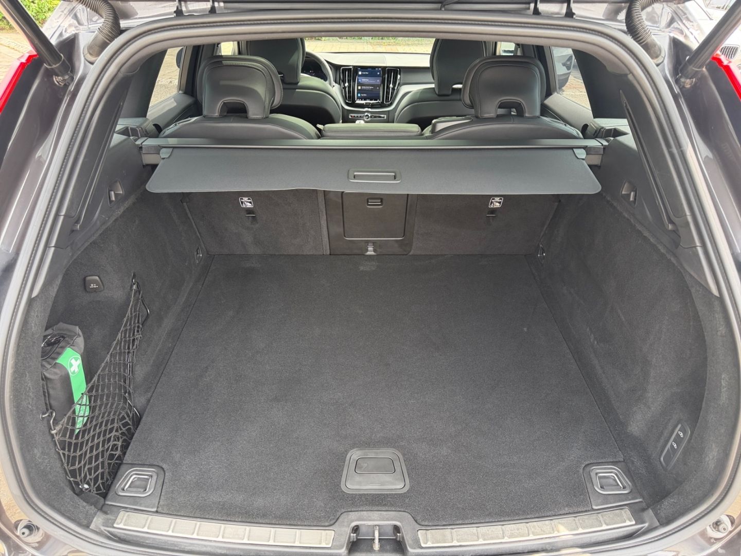 Volvo XC60 Ultimate Dark B5 AWD H&K Luftfederung Stand
