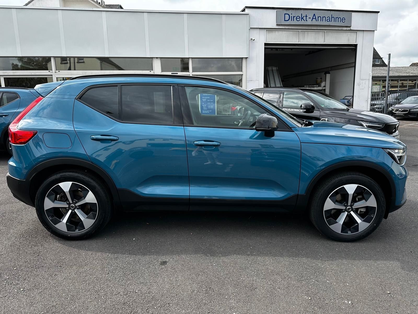 Volvo XC40 B3 Plus Dark Leder,Pano,360°,AHK,Pixel,ACC