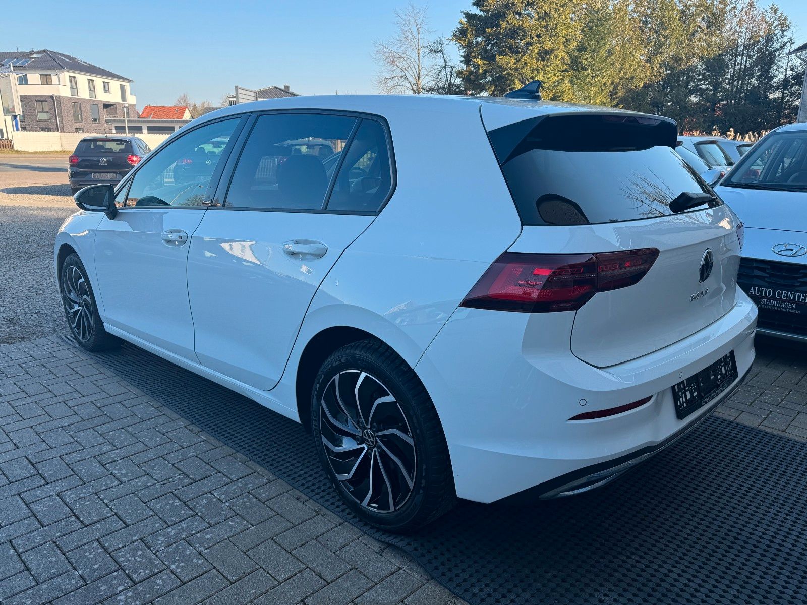 Volkswagen Golf VIII 1.5 TSI Active - Samsaru's Car Outlet