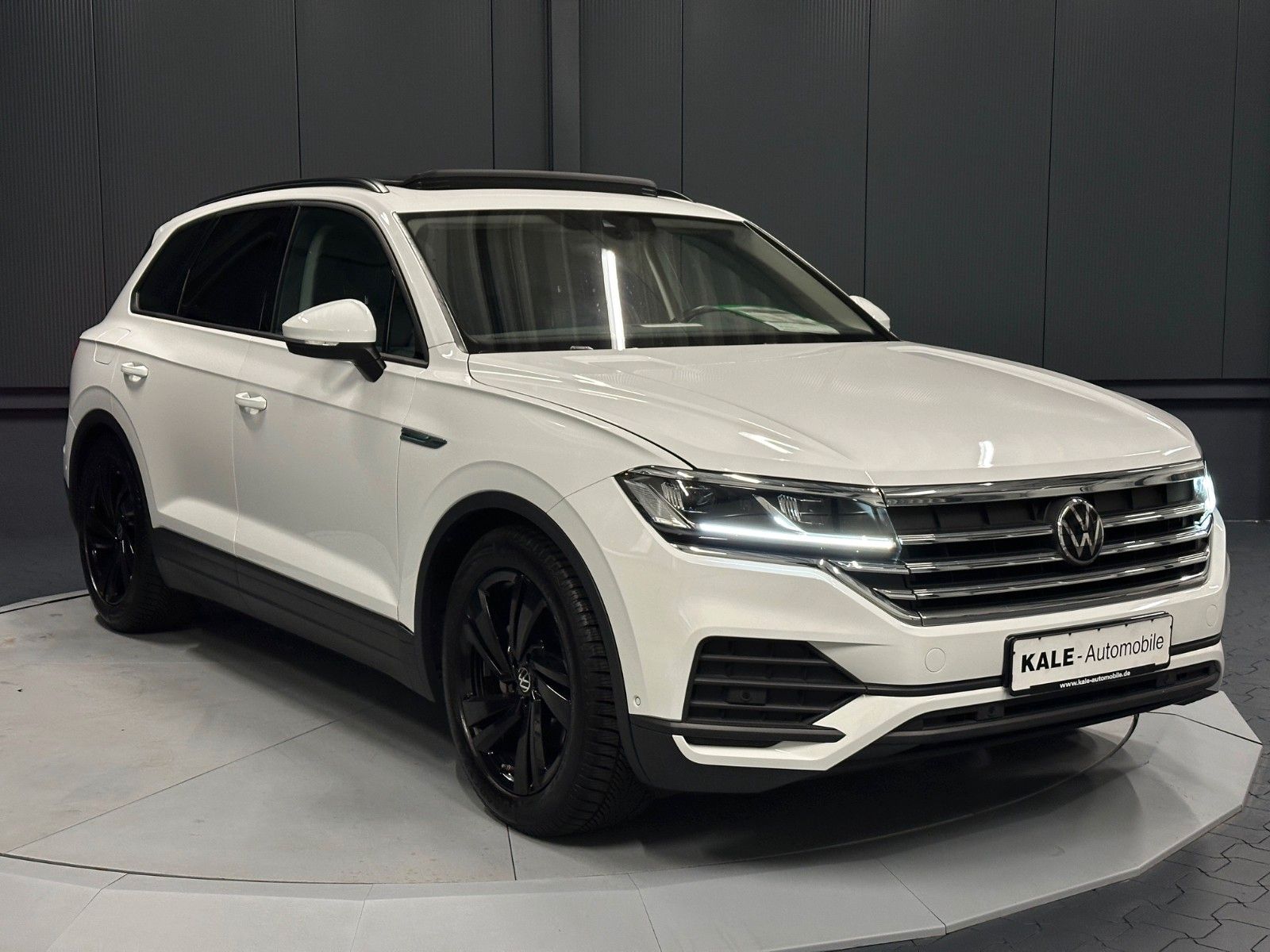 Volkswagen Touareg V6 TDI 4Motion - Samsaru's Car Outlet