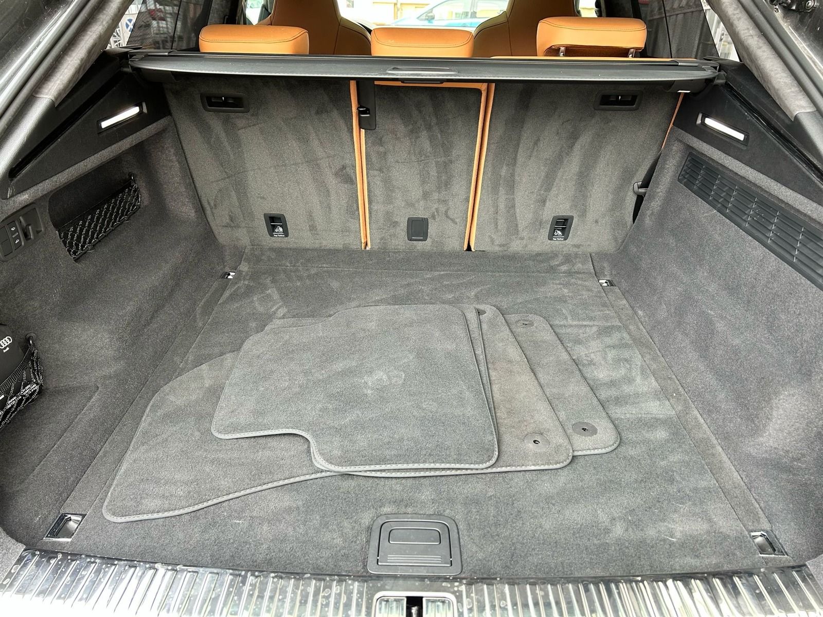 Audi RSQ8 4.0 TFSI QUT*MATRIX*PANO*CARBON*HUD*360°