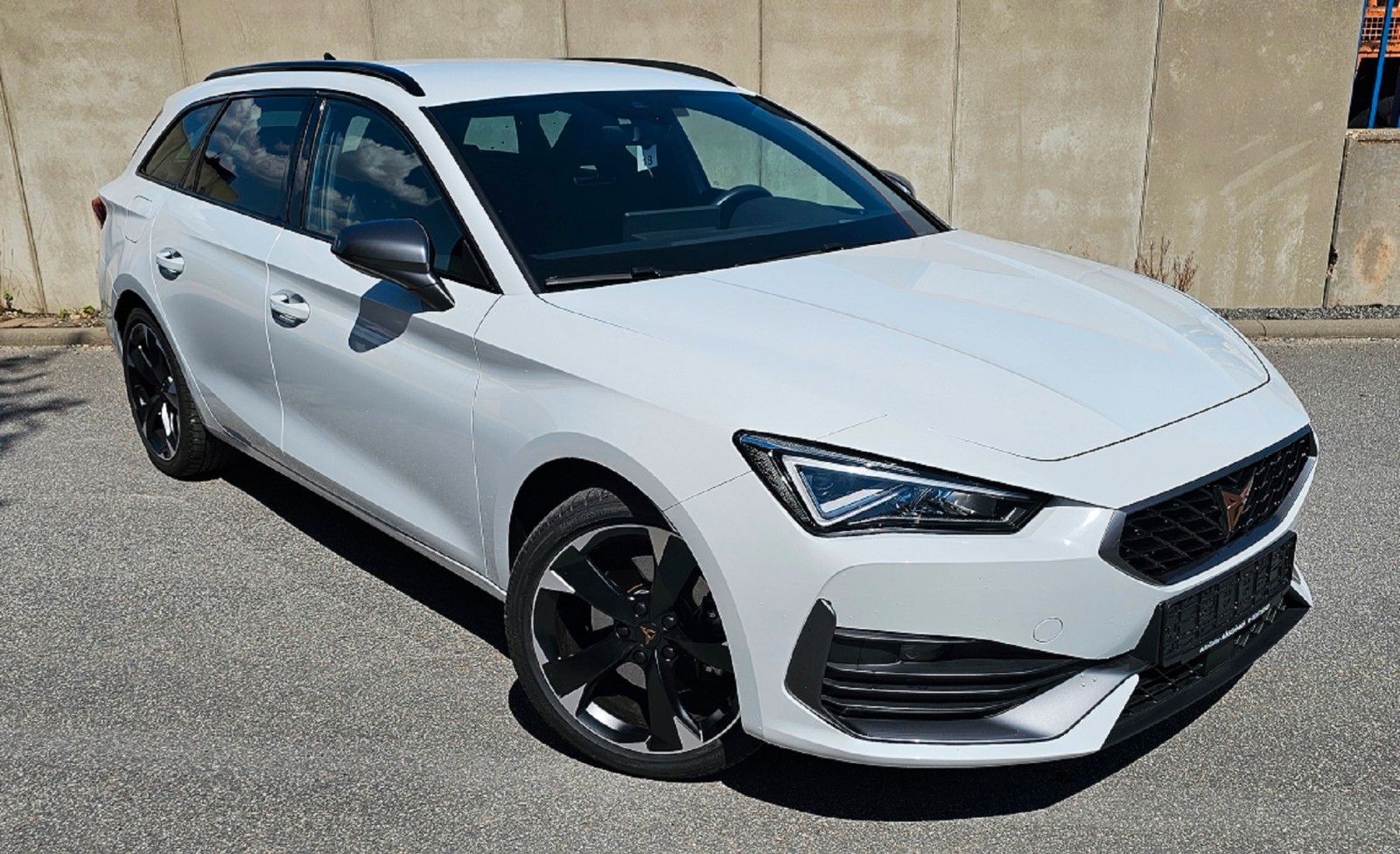 Cupra Sportstourer e-Hybrid - Samsaru's Car Outlet