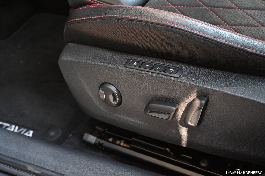 Skoda Octavia Combi 2.0 TDI RS 4x4 RS Plus - Samsaru's Car Outlet