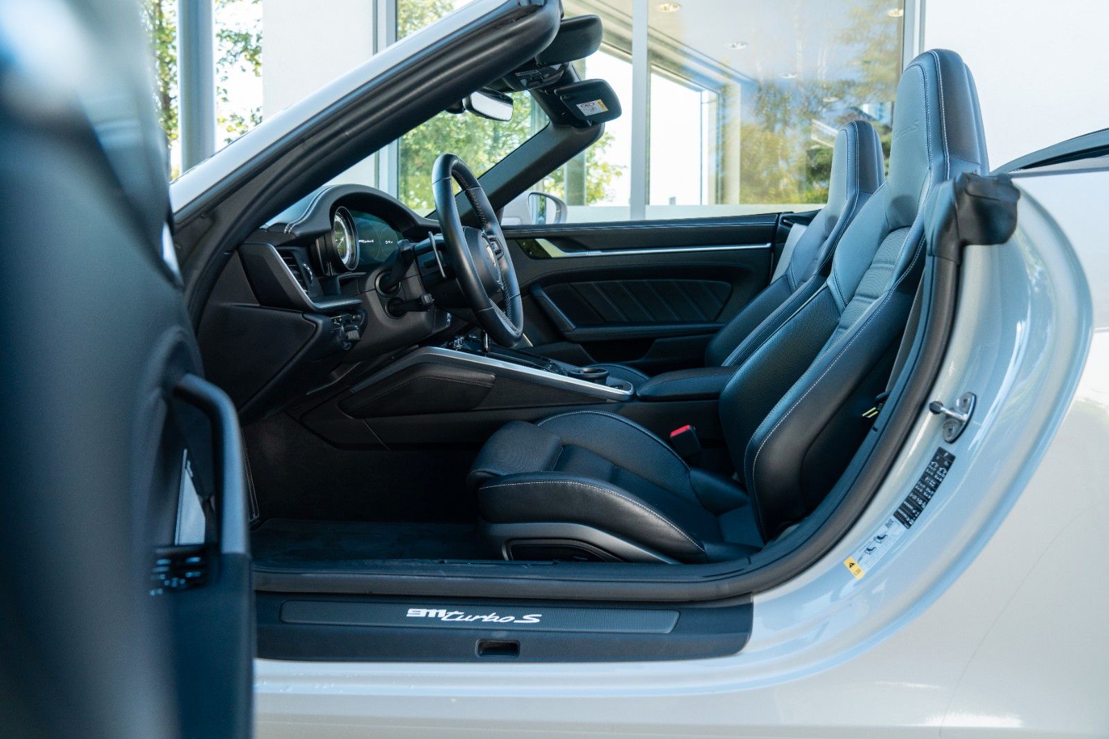 Porsche 992 Turbo S Cabrio/ NACHTSICHT/ INNO DRIVE/ BURM