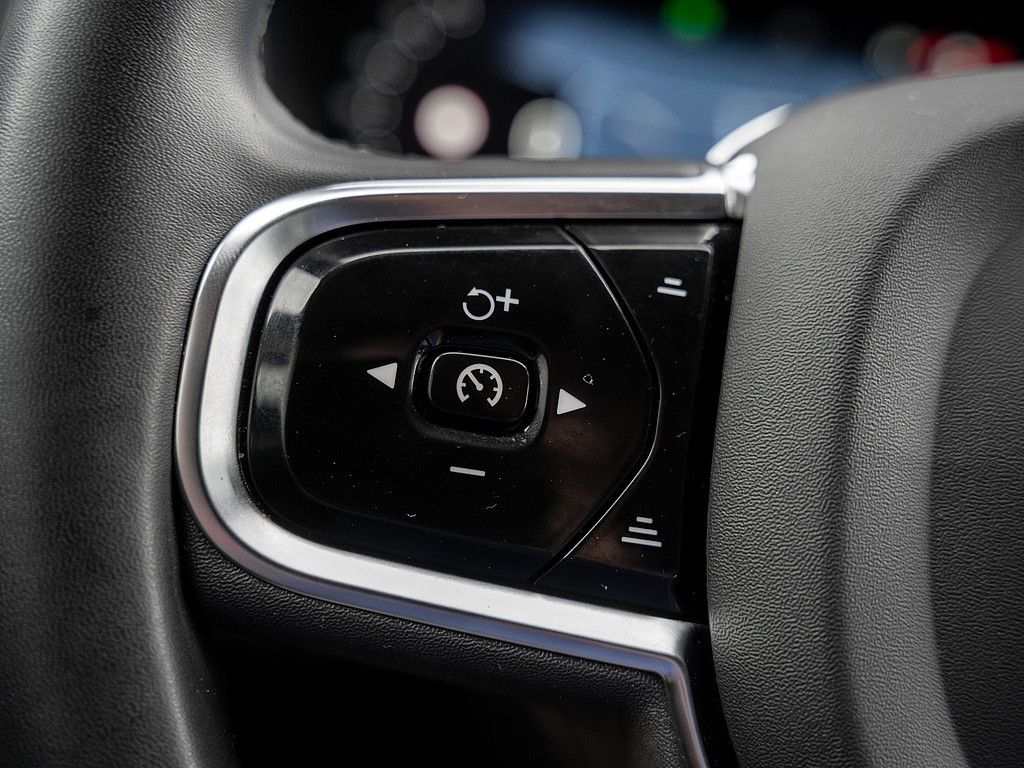 Volvo XC60 B4 Plus Dark LEDER H/K