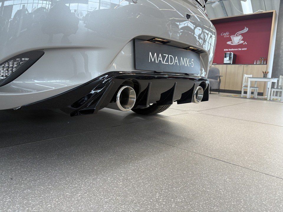 Mazda MX-5 2.0L 184PS KAZARI mit sportlichen Anbauteil