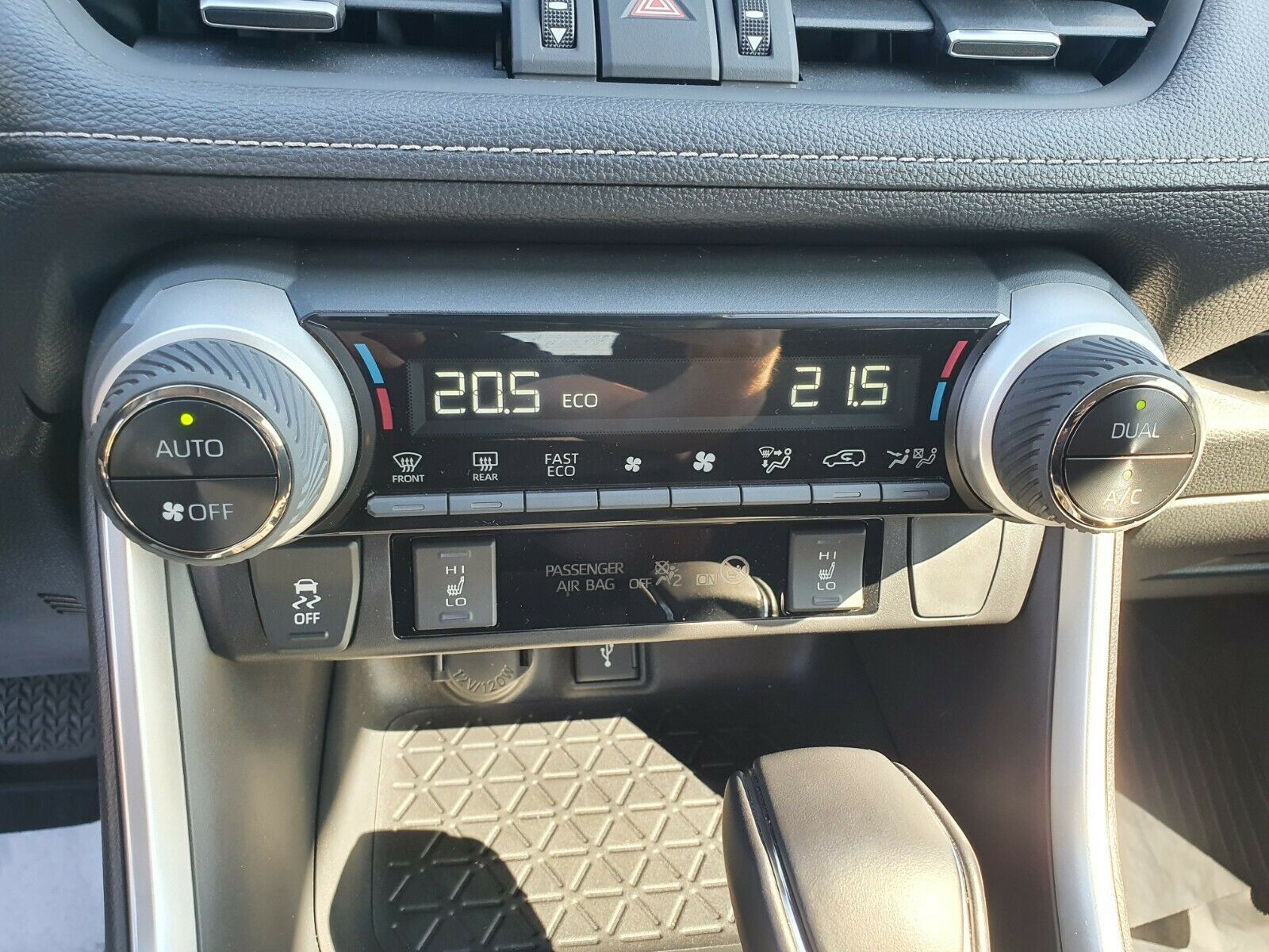 Toyota RAV 4 2.5 Hybrid - Samsaru's Car Outlet