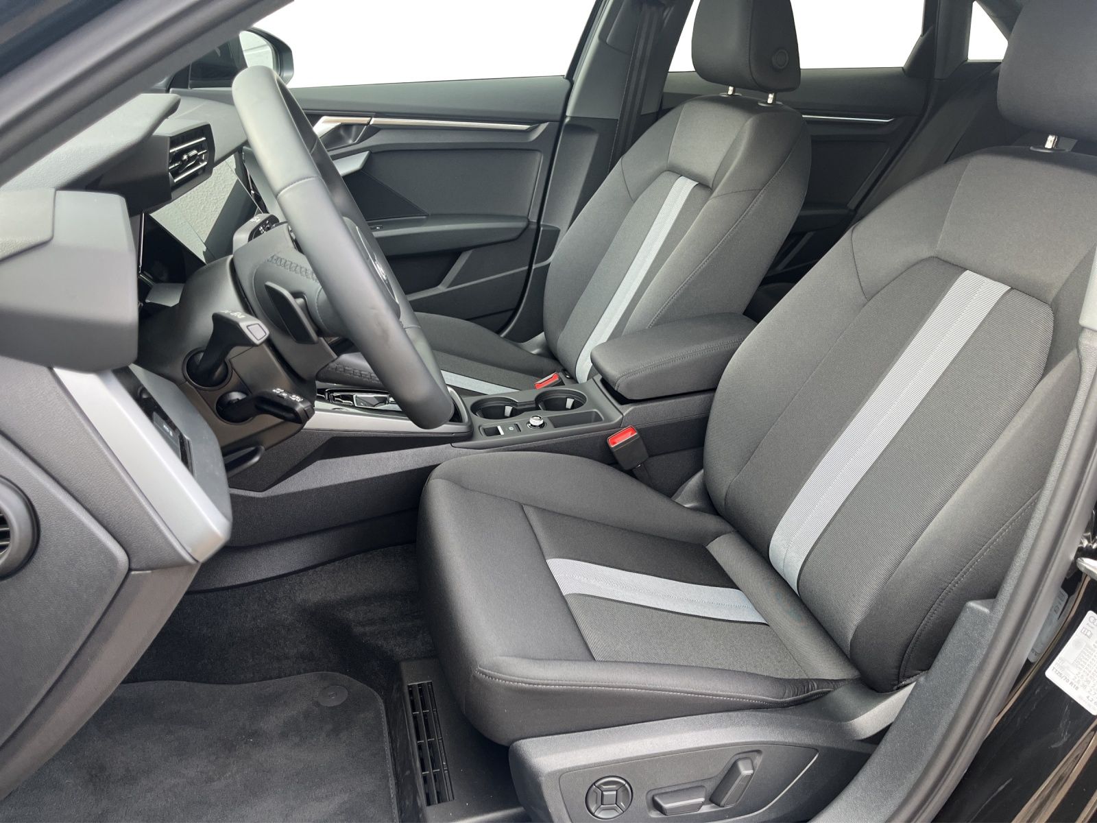 Audi A3 Limousine 30 TFSI advanced - Samsaru's Car Outlet