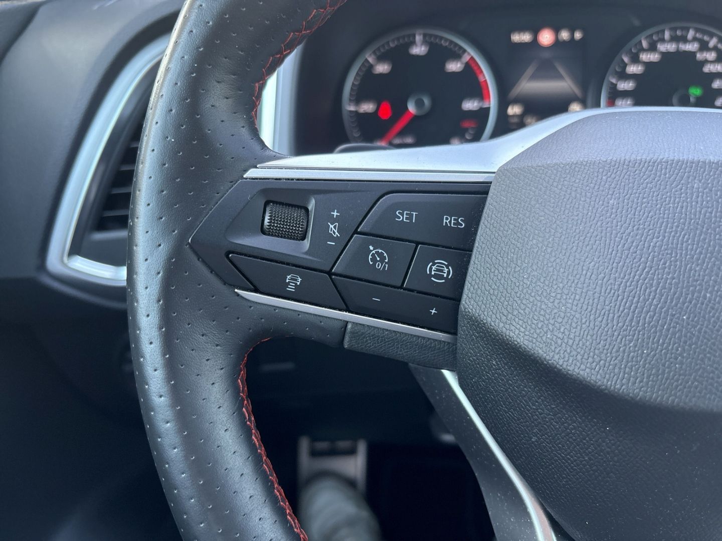 Seat Ateca FR AHK-el.Navi+LED+ ACC+Apple CarPlay+PDC