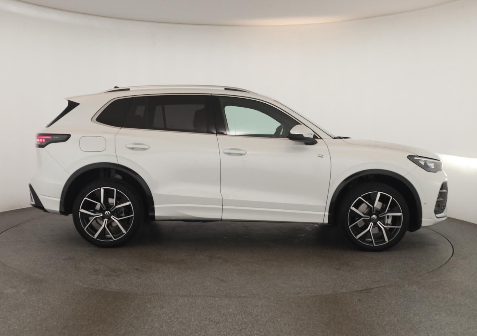 Volkswagen Tiguan 2.0 TDI 4M DSG R-Line Leder Pano Navi 360